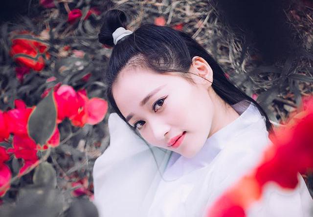 小说:她以前对继母太坏,现在当众认错,有些拉不下脸,欲言又止