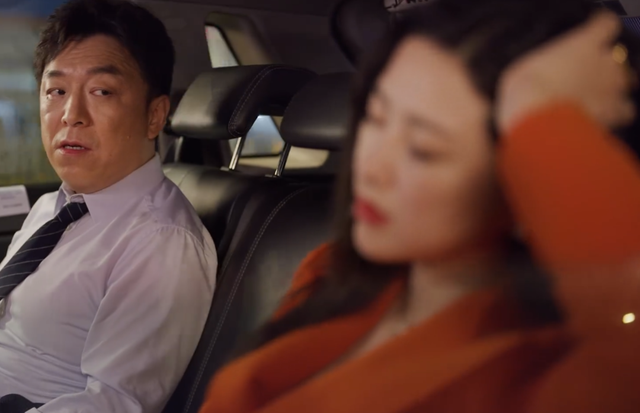 48岁黄渤新剧开播！搭档38岁朱珠被指演技浮夸，收视不佳剧情尴尬