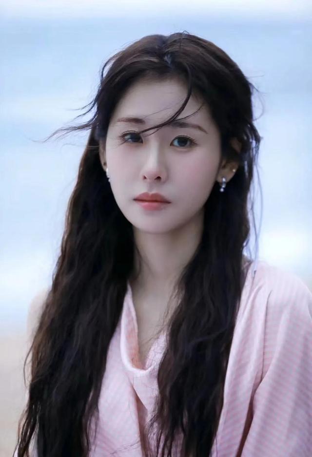 家人们谁懂!36岁张碧晨这身材绝了,为啥华晨宇不和她在一起?