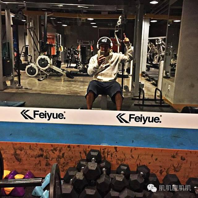 讨人喜欢｜金钟国的肌肉原来都是挨打打出来的