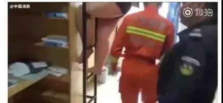 报告消防员蜀黍：这里有人卡住了......
