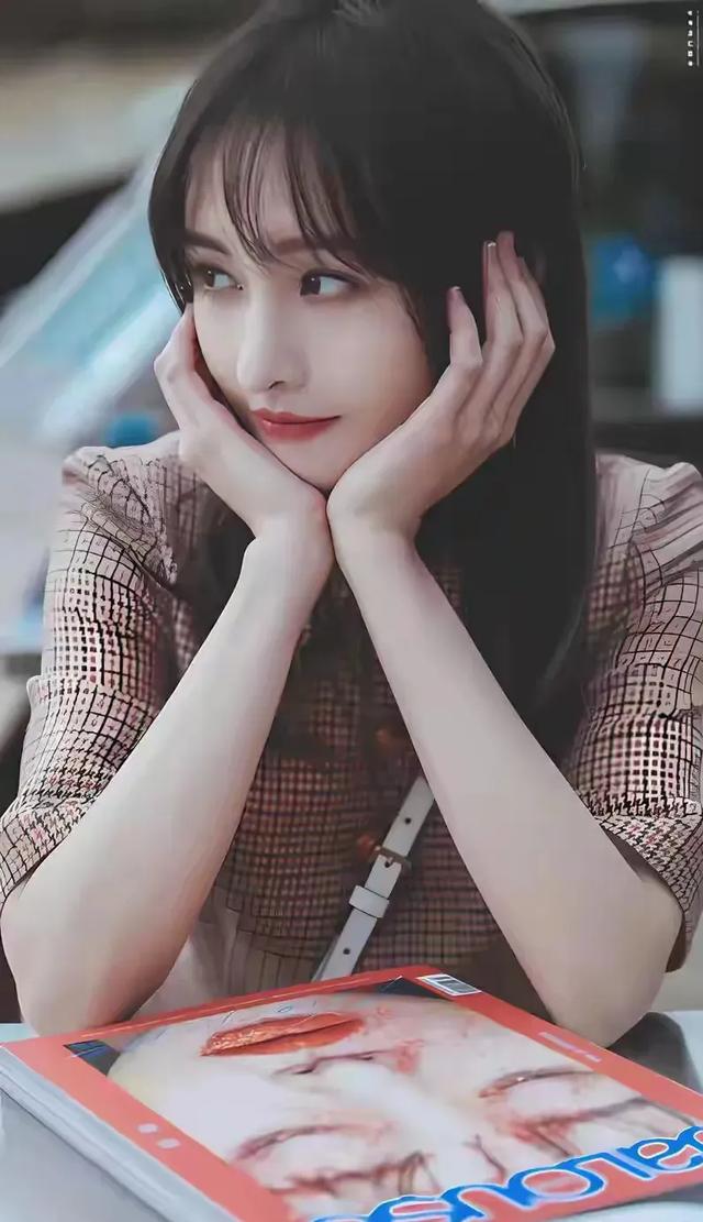 2.99亿债务下的挣扎:郑爽代孕复出后的迷局