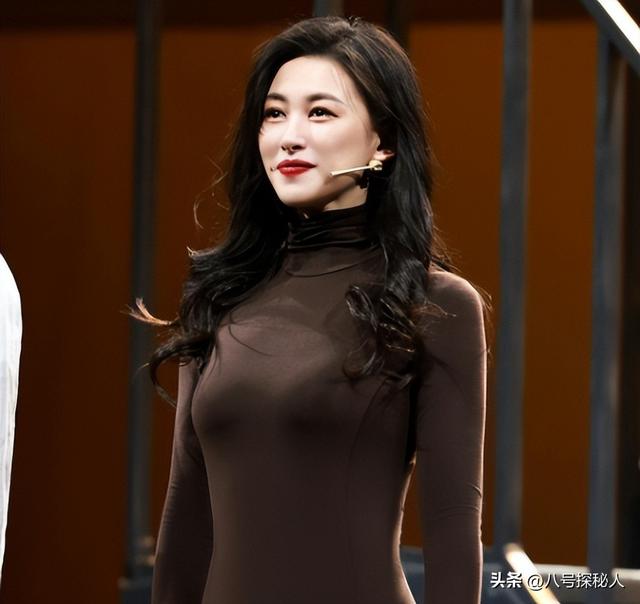 身价过百亿,坐拥北京一条街出门私人飞机,京圈内的富婆都有谁?