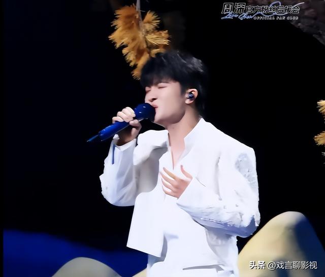 微博之夜：周深再次夺冠，领奖尽显绅士风度，走心言论感动全网！