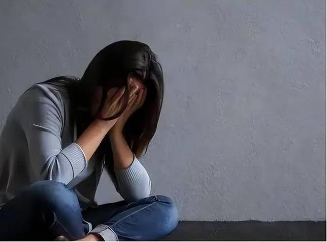 2012年，31岁女博士跳楼自杀，父母曝内幕：女婿特殊嗜好害了女儿