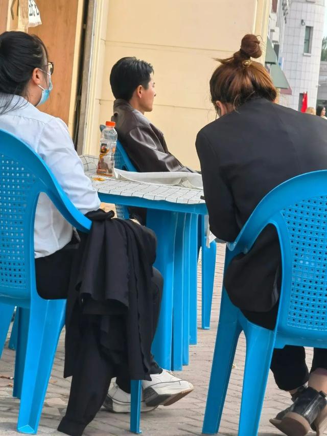 刘德华在哈尔滨拍戏细节曝光：竟用两个替身，深夜在街头烧香拜神