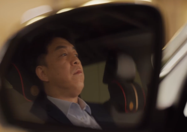 48岁黄渤新剧开播！搭档38岁朱珠被指演技浮夸，收视不佳剧情尴尬