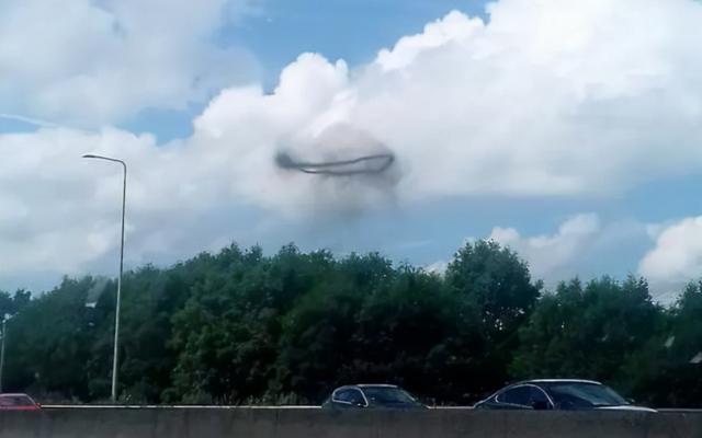 时空之门？北京上空出现神秘光环，周围闪着白光，怎么出现的？