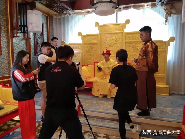 影星曲大雷现身浙江宁波象山影视城