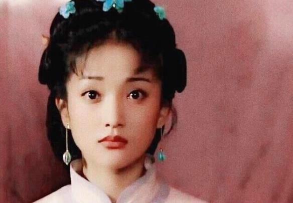 情路坎坷的周迅:21年谈了8个男友,39岁结婚,45岁婚姻破碎