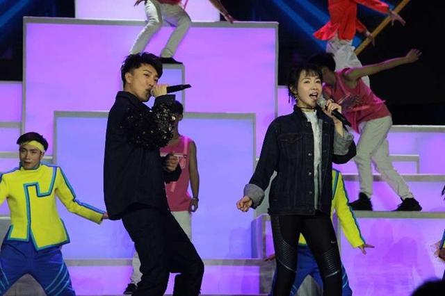 税子洺亮相大影节 燃唱《普通disco》嗨翻全场!