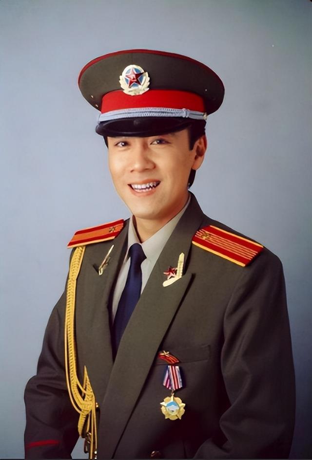 55岁蔡国庆：给痴呆母亲尽孝，养两个儿子，化解弟弟弟媳的矛盾