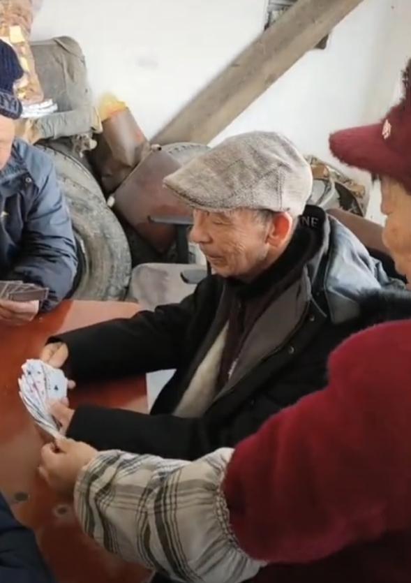 刘强东父亲刘志成的创业史，辞去铁饭碗借钱跑船，前几年还在打工