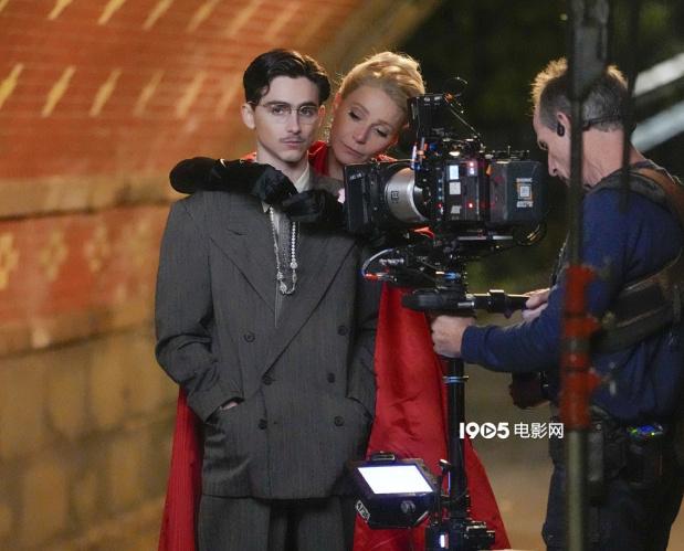 《至尊马蒂》曝路透!甜茶与相差23岁小辣椒激吻