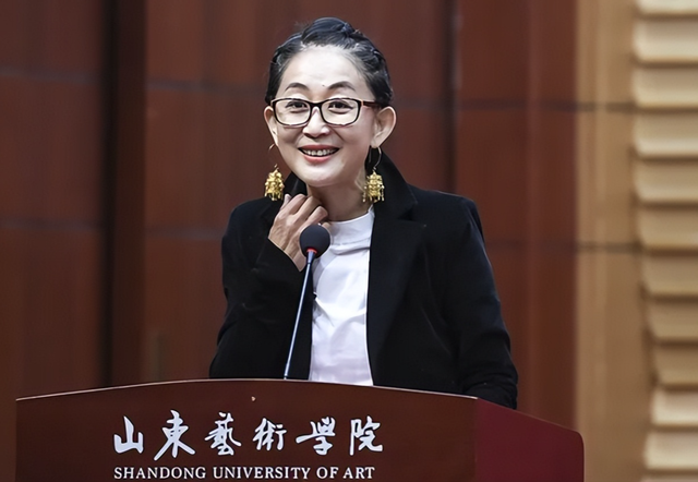 “人间异类”陈瑾：有名有钱却不婚不育，只因和哥哥有个约定