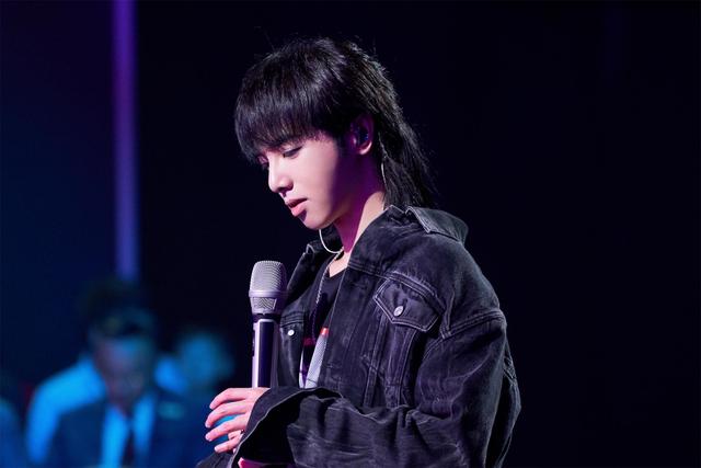 蔡徐坤销量超越华晨宇：华语乐坛的无限风光和悲凉光景