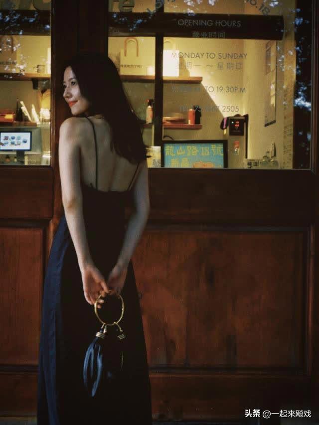 高圆圆眼波流转，顾盼生辉，一代佳人