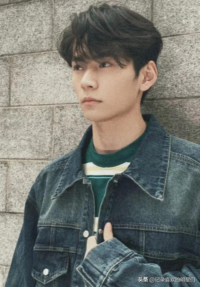 来看看阳光帅气迷人十足的舞蹈演员：秦天的精彩瞬间！