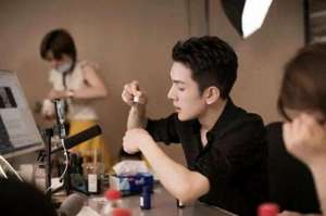 邵宇轩(网红界的一股清流,不直播不带货,4000万粉丝的邵宇轩图了啥?)