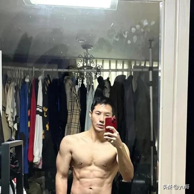 人夫感十足的韩国肌肉大叔，健美身材和成熟气质尽显魅力