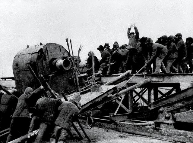 “铁人”王进喜47岁病逝，死后被葬入八宝山，5个子女现状如何？