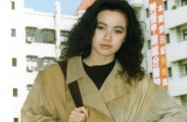 唐丽球：年轻时超美艳，嫁圈内好男人生一女，如今生活幸福美满