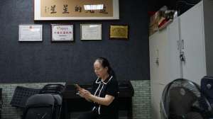 不要说话简谱(一位大龄自闭症患者母亲的自白：我只想比孩子多活一天)