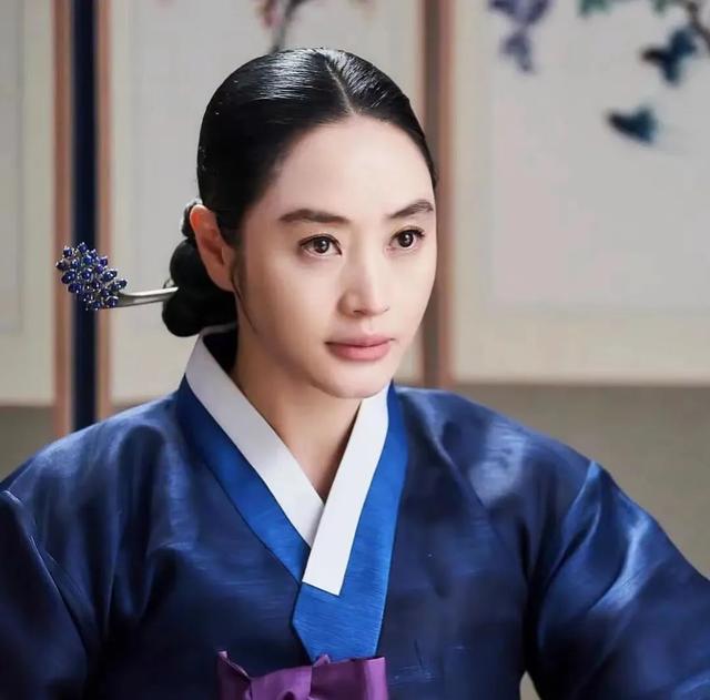 一口气刷完这部韩国宫斗剧，真香，更贴近黑色喜剧