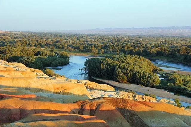 在《布尔津情歌》里感受五彩斑斓美景