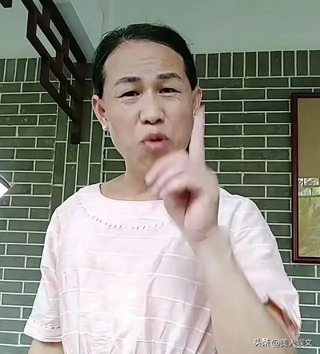 宁远网红“张曼玉”去世！熬夜直播致脑梗，穿裙子打耳钉装成女性