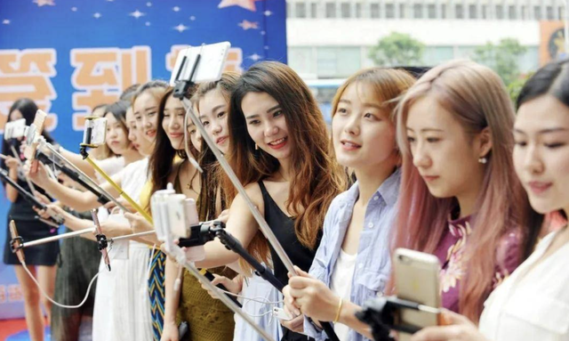 27岁网红“凌一赵信”病逝，为还房贷吃外卖，出院时开始说胡话