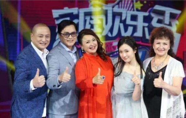 27年后《雪山飞狐》剧组再聚首，胡一刀不老，苗若兰依旧惊艳