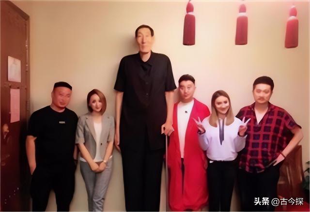 中国巨人鲍喜顺，晚年爱妻不顾生死为他诞下一子，爱情最初模样