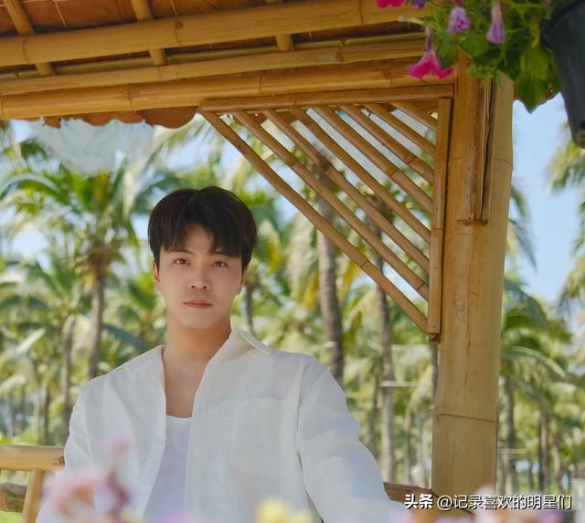 孟瑞自带贵族气质，阳光帅气迷人十足。演技精湛，才华横溢！
