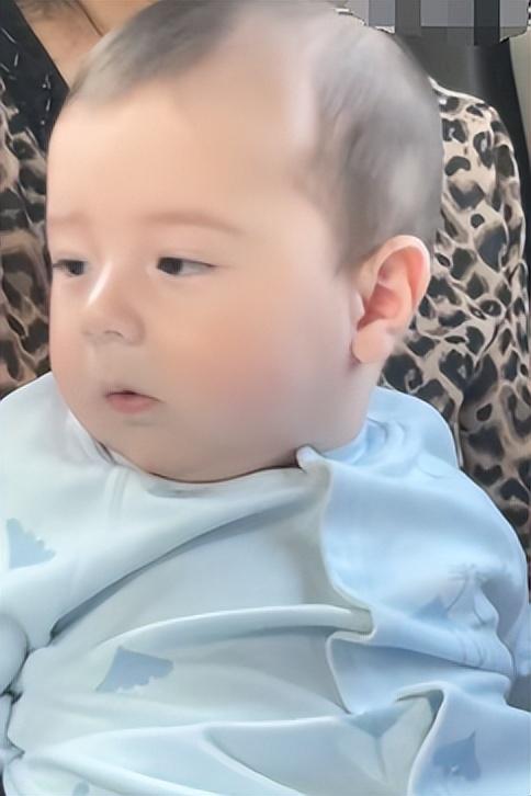 湖北90后空姐爱上大7岁英国大高个，未婚先孕，父母反对也要嫁！