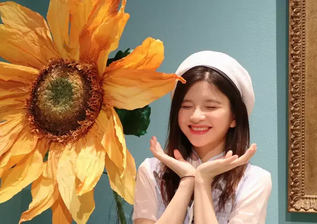 鞠婧祎罕见旧照曝光，面目扁平发量少被队友艳压，三人变化有点大