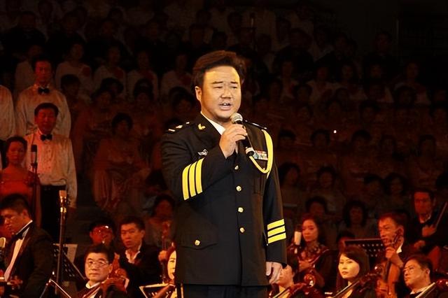 他是著名歌唱家,13次上春晚,曾梦想当体育明星