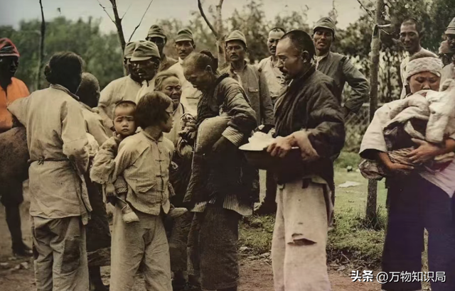 1940年,日军禁止公开的照片,一名慰安妇女孩表情呆滞,命运难测