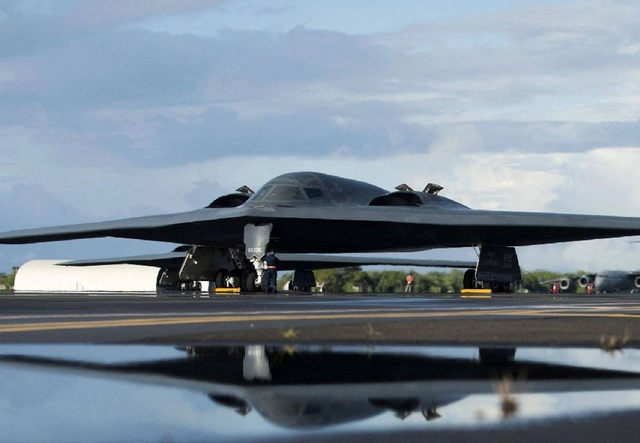 中国轰6：全球现存规模最大的战轰！“六爷”还能再战多长时间？