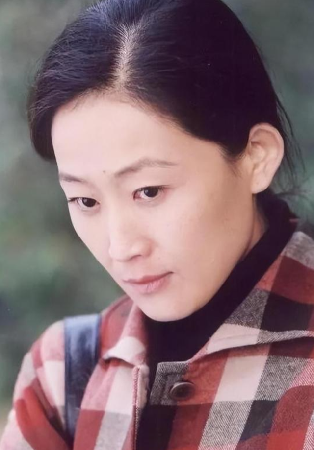 “人间异类”陈瑾：有名有钱却不婚不育，只因和哥哥有个约定