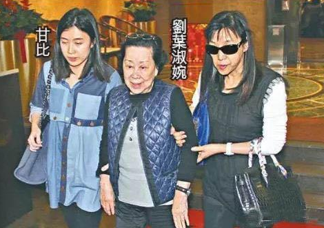 “小娱记”甘比：战败N个一线女星，击溃吕丽君，终成400亿女富豪