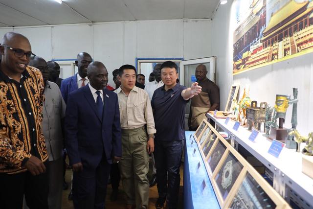 中国“蓝盔”的海外中国年