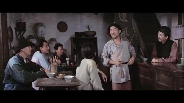 再读鲁迅的《阿Q正传》：为什么一个地保都敢明目张胆的敲诈？