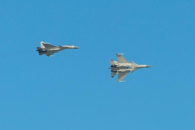 新春走基层|舰载机飞行学员的春节行囊:装满荣誉和温情