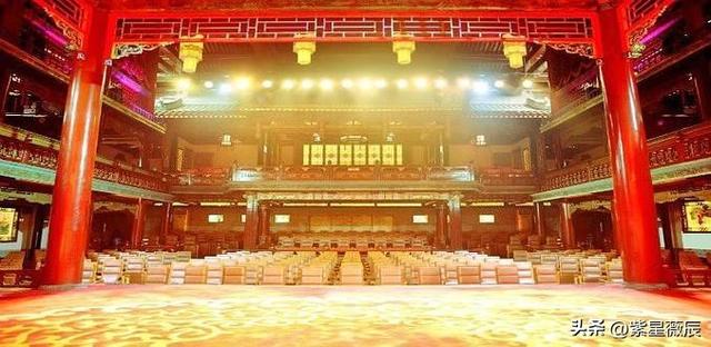 赵本山北京豪华餐厅，距天安门仅1000米，在这吃顿饭要花多少钱