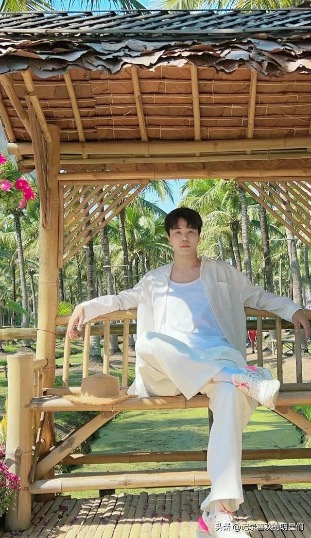 孟瑞自带贵族气质，阳光帅气迷人十足。演技精湛，才华横溢！