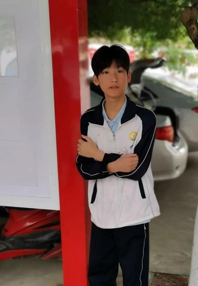 广西“飞镖少年”因颜值出圈！背后的故事令人动容……