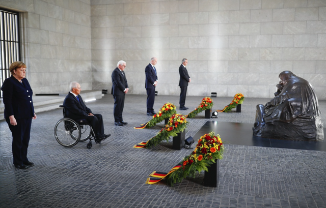 安倍死了，德国人说他死有余辜，为何蔡英文、朱立伦“如丧考妣”