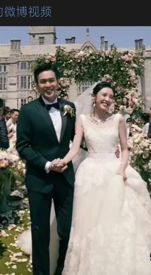 #唐艺昕发与张若昀亲吻照#