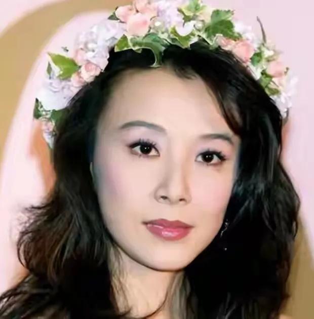 从亚洲顶流到被全网唾弃，泽尻英龙华的堕落史比剧还抓马？